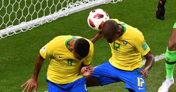 Pha phản lưới nhà của đội tuyển Brazil