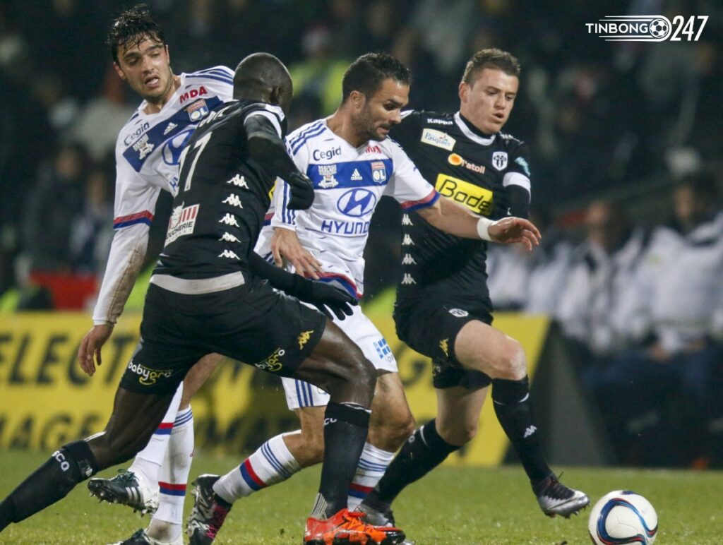 Angers và Lyon