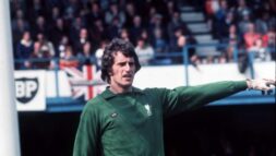 Thủ môn Ray Clemence